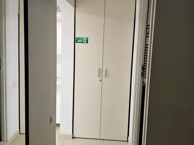 Apartament vanzare cumparare Sector 4 Bucuresti hol cu dulap